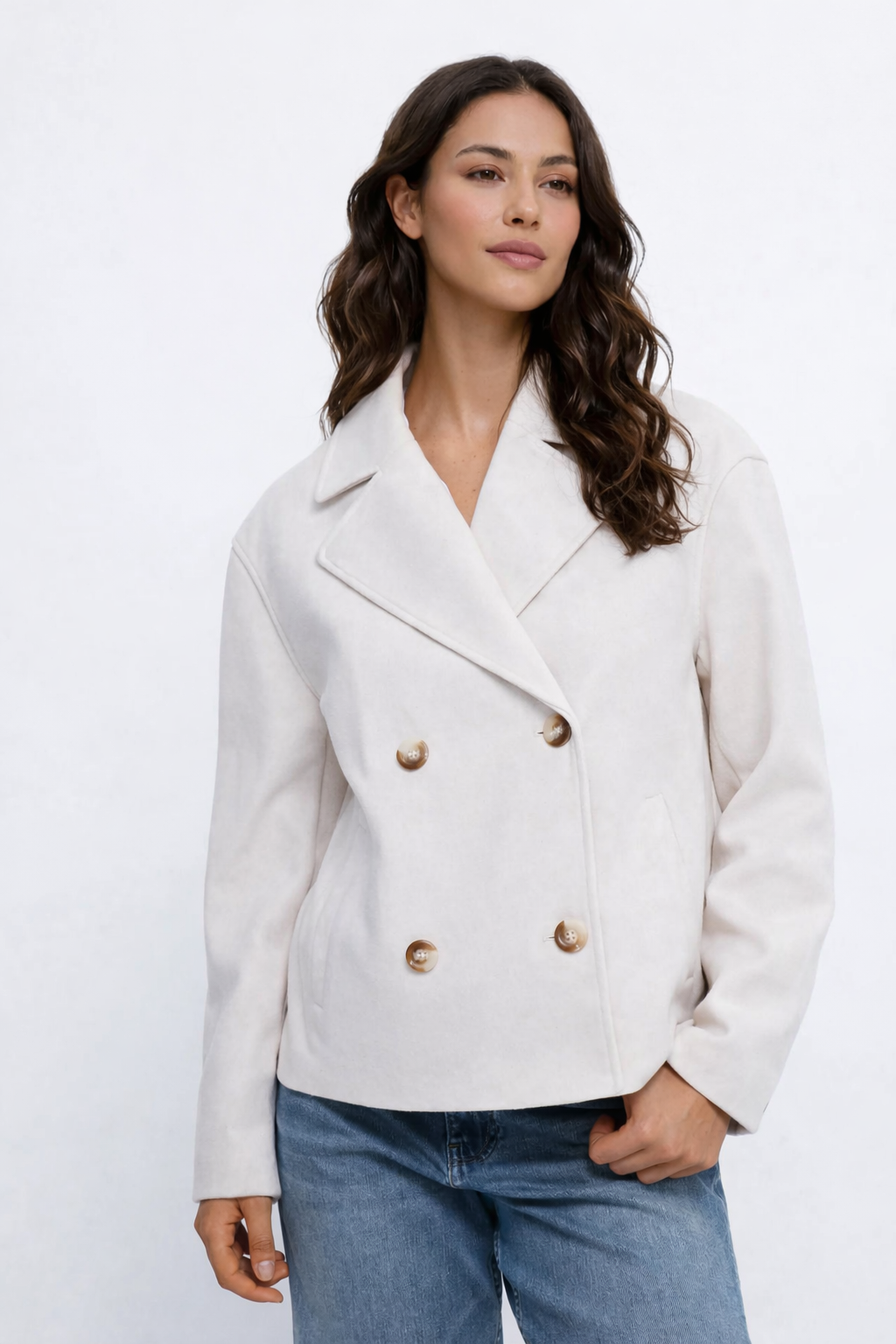 Abrigo Corto Elegante con Doble Botonadura y Bolsillos – Diseño Clásico y Sofisticado