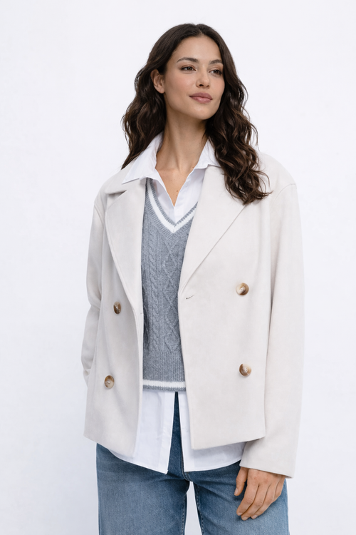 Abrigo Corto Elegante con Doble Botonadura y Bolsillos – Diseño Clásico y Sofisticado