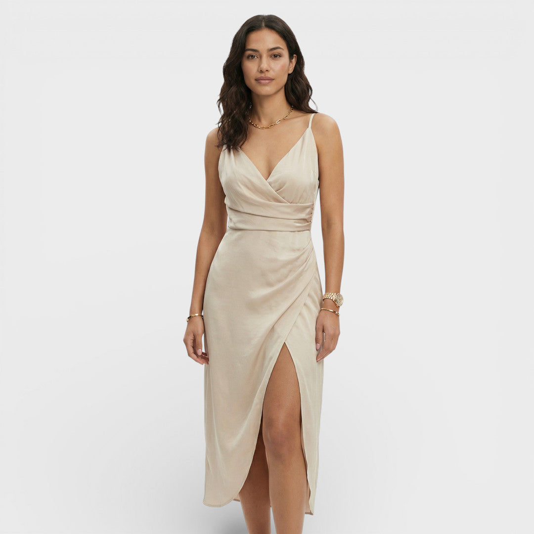 Vestido con Abertura – Diseño Elegante y Femenino